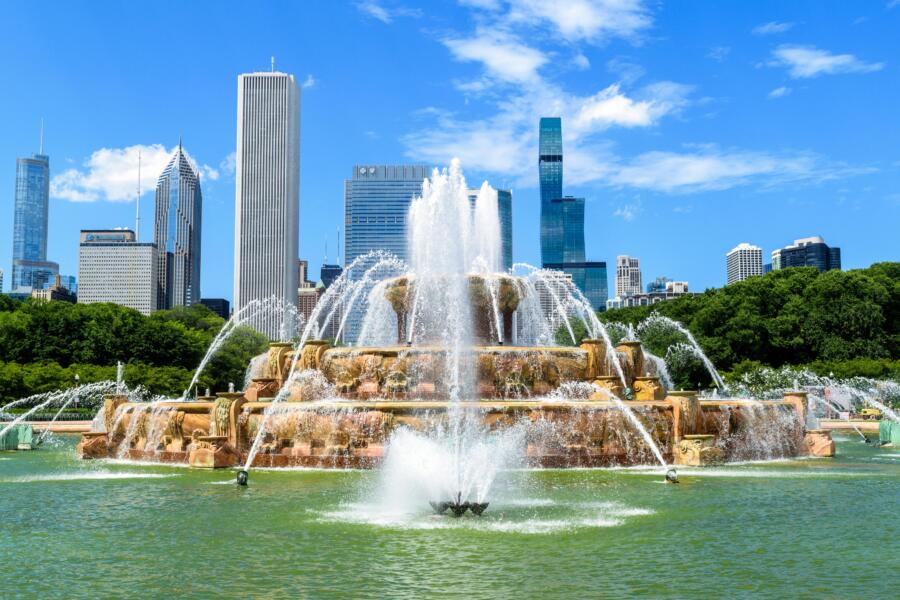 Buckingham Fountain on a summer day